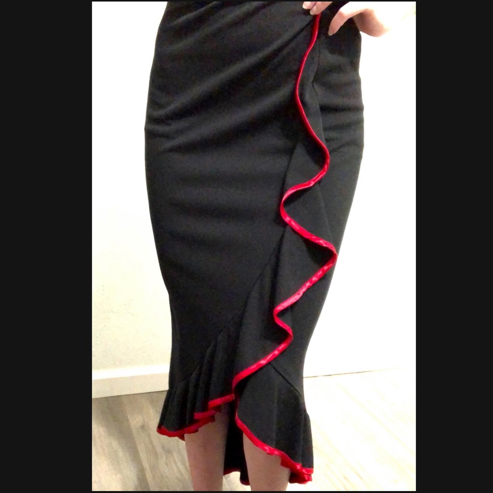 This is a Black and Red Elegant Dress.100% Polyester